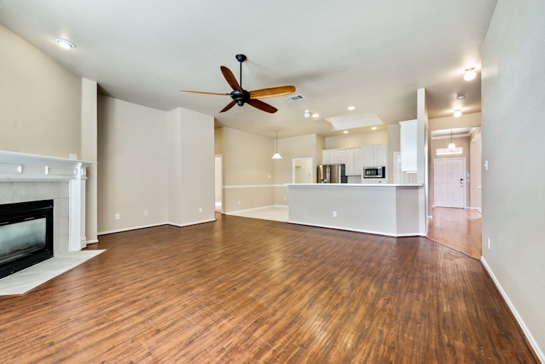 Photo 3 of 29 - 3954 Wisteria Ln, Haltom City, TX 76137