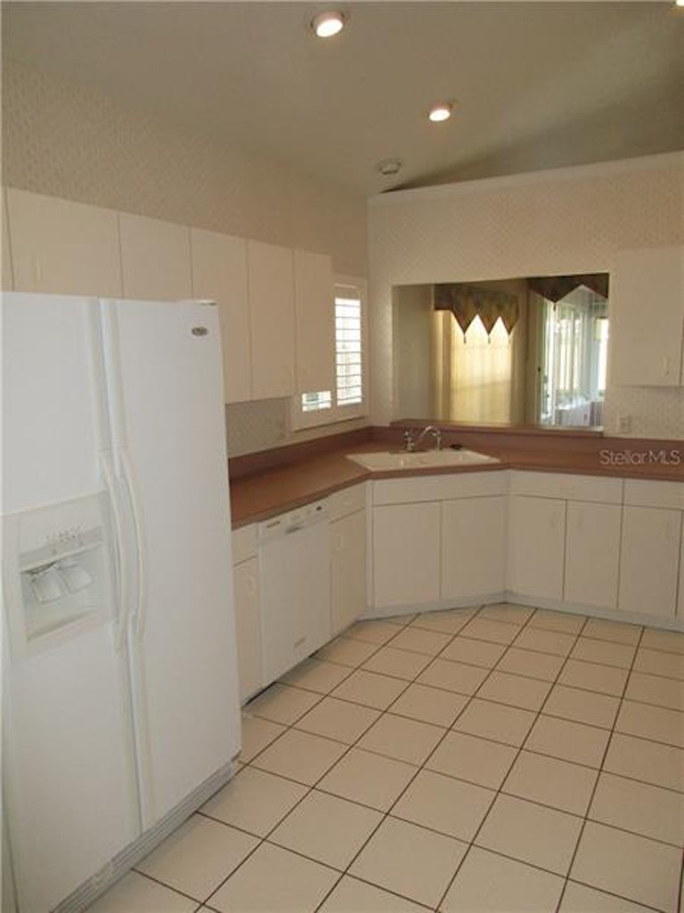Photo 6 of 25 - 1448 Turnberry Dr, Venice, FL 34292