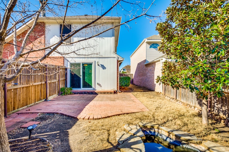 Photo 5 of 23 - 1707 Creekbend Dr, Lewisville, TX 75067