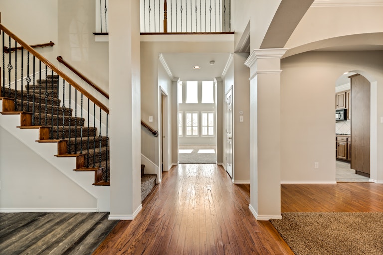 Photo 3 of 29 - 4102 Windy Meadow Dr, Corinth, TX 76208