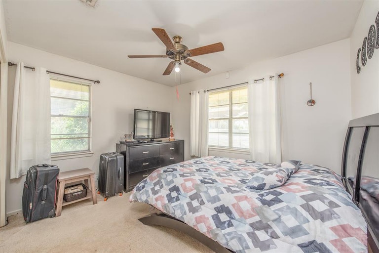 Photo 22 of 23 - 3805 Glenmont Dr, Fort Worth, TX 76133