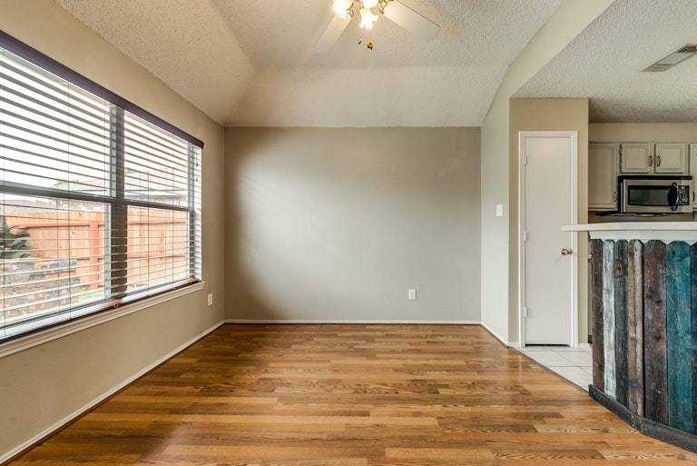 Photo 17 of 29 - 2736 Hidden Springs Dr, Mesquite, TX 75181