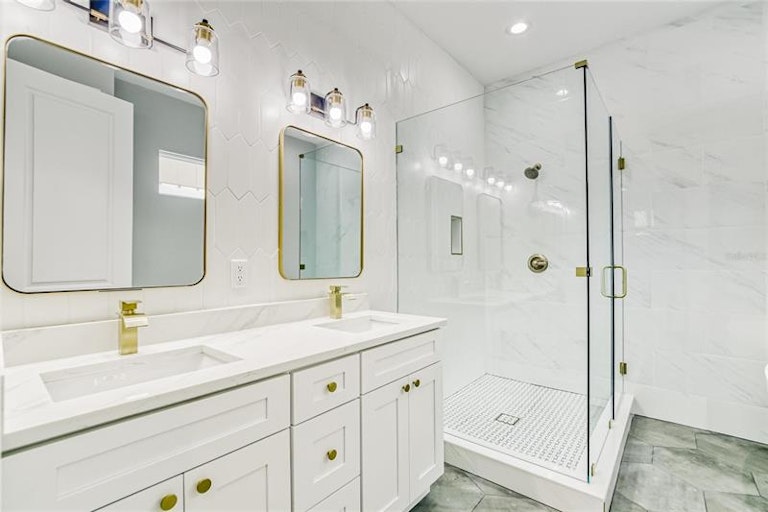 Photo 33 of 62 - 3108 W Cherokee Ave, Tampa, FL 33611
