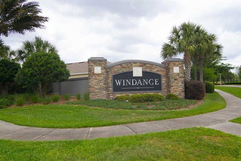 Photo 3 of 16 - 3907 Crossline Dr, Spring Hill, FL 34609