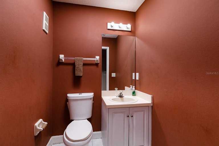 Photo 27 of 36 - 1802 Lago Vista Blvd, Palm Harbor, FL 34685