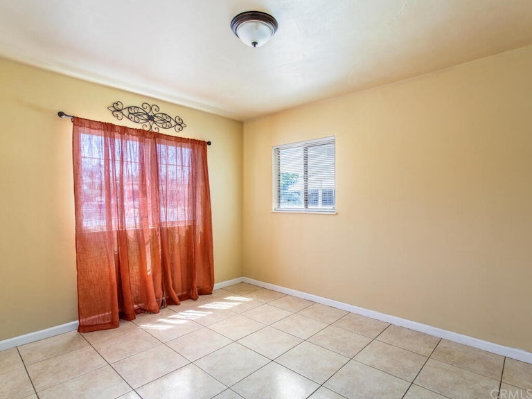 Photo 13 of 23 - 6705 Lynwood Way, Highland, CA 92346