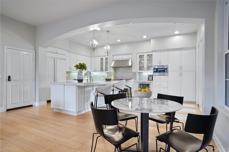 Photo 16 of 42 - 21247 Ronda Cir, Huntington Beach, CA 92648