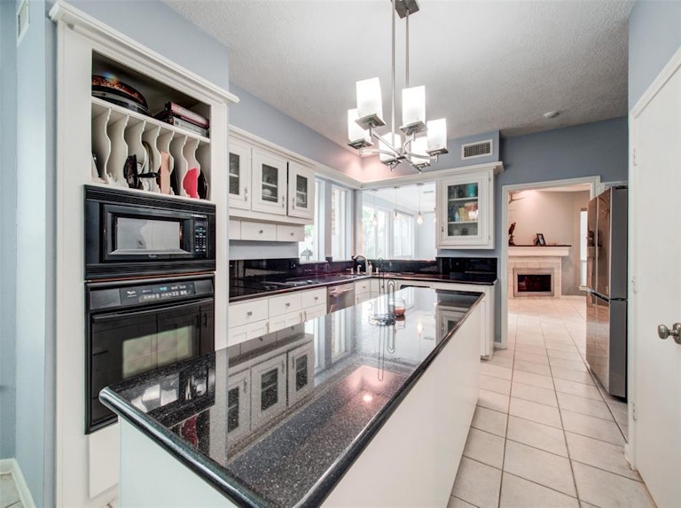 Photo 19 of 50 - 2518 Hodges Bend Cir, Sugar Land, TX 77479