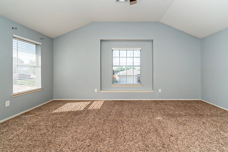 Photo 23 of 25 - 10252 Dawson Trl, Fort Worth, TX 76108
