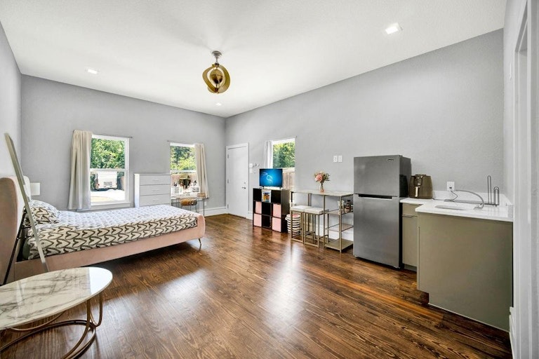 Photo 18 of 31 - 4806 Lynnacre Dr, Dallas, TX 75211