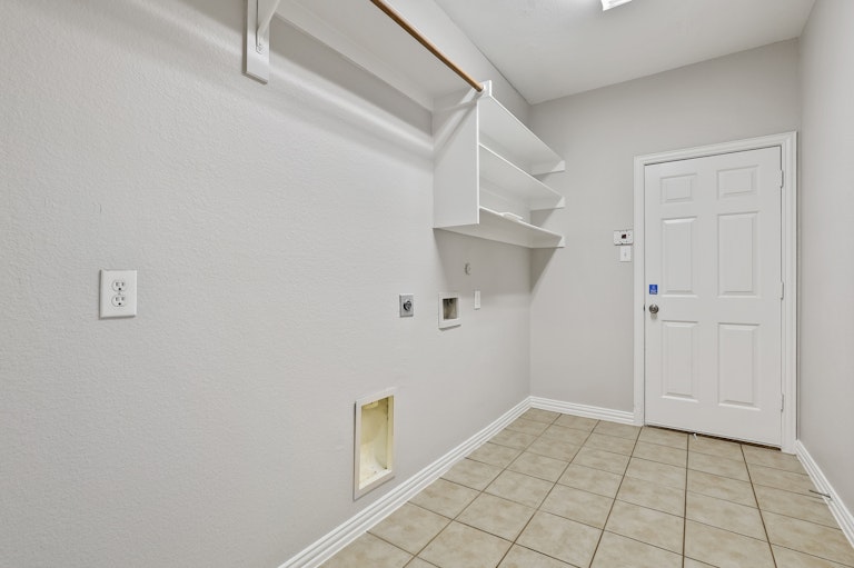 Photo 20 of 36 - 304 Granite Falls Dr, Keller, TX 76248