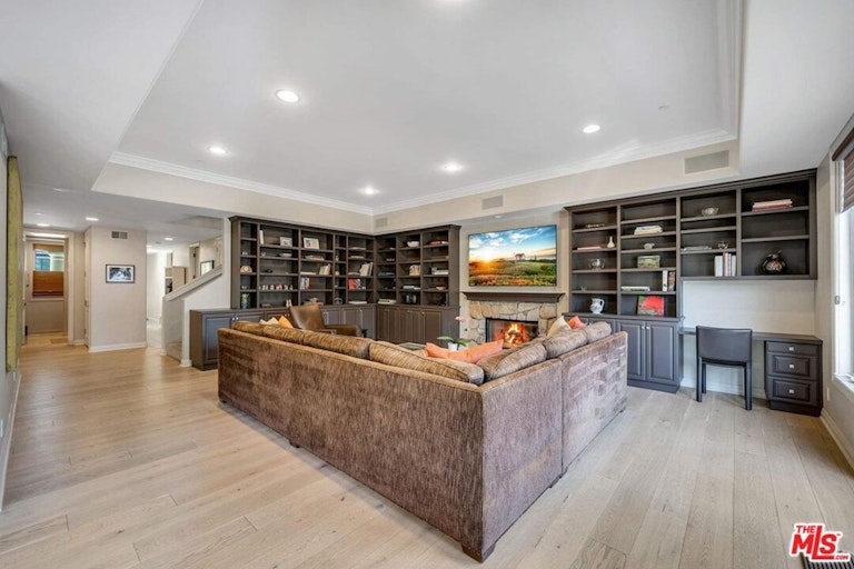 Photo 16 of 43 - 11706 Chaparal St, Los Angeles, CA 90049