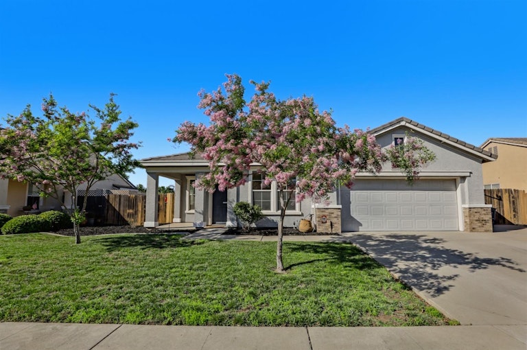 Photo 1 of 39 - 1175 Bronco Dr, Plumas Lake, CA 95961