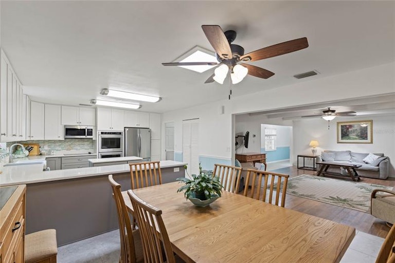 Photo 9 of 56 - 721 W Nelson St, Tavares, FL 32778