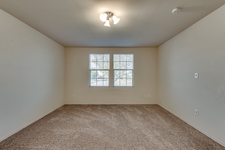 Photo 16 of 28 - 609 Rosemary Dr, Royse City, TX 75189