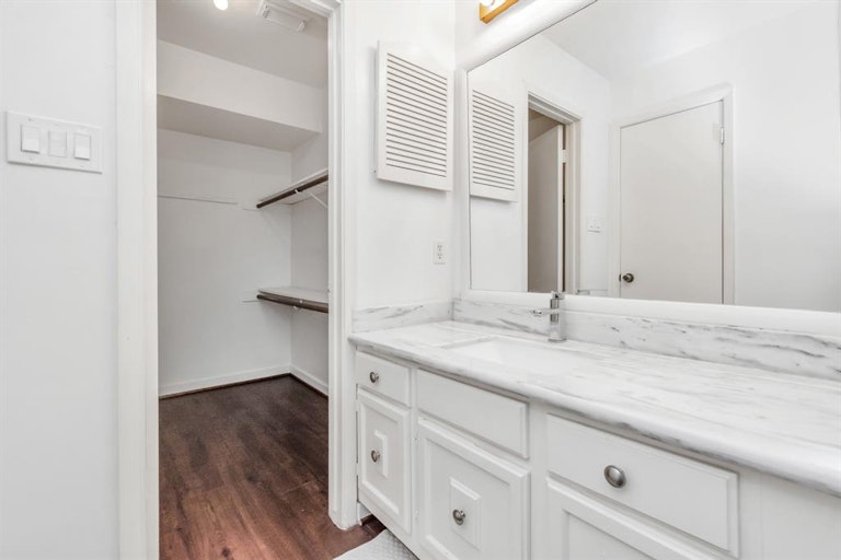 Photo 30 of 33 - 2409 Bering Dr #6, Houston, TX 77057