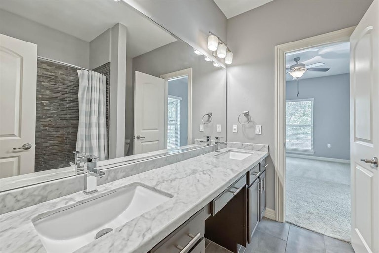 Photo 18 of 21 - 3501 Chenevert St #17, Houston, TX 77004