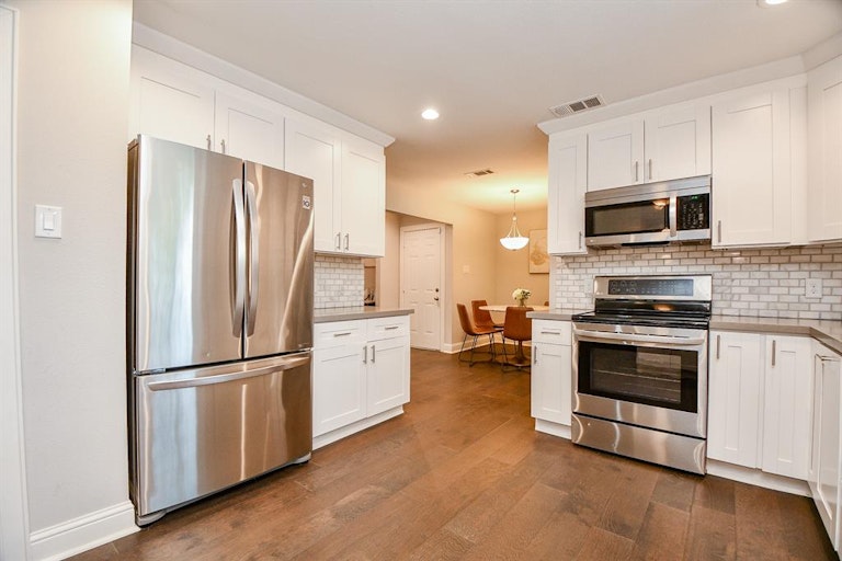 Photo 20 of 49 - 5402 Rutherglenn Dr, Houston, TX 77096