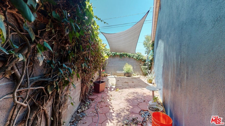 Photo 16 of 18 - 3434 Blair Dr, Los Angeles, CA 90068