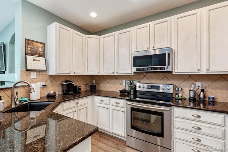Photo 8 of 19 - 11287 Osage Cir Unit E, Northglenn, CO 80234