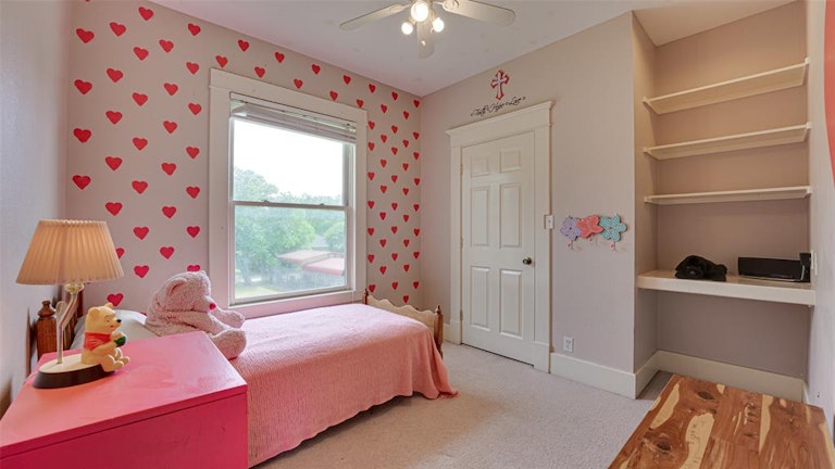 Photo 24 of 40 - 613 E Marvin Ave, Waxahachie, TX 75165