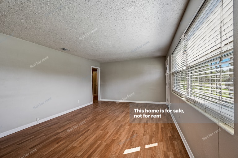 Photo 21 of 27 - 3503 Rogero Rd, Jacksonville, FL 32277