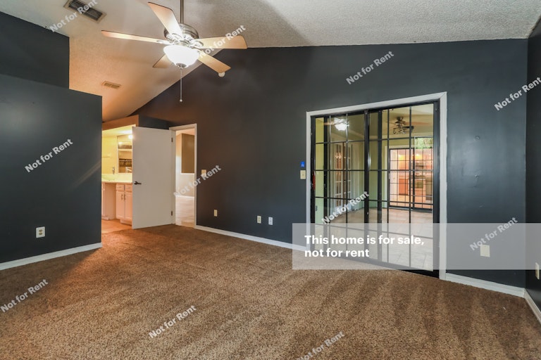 Photo 14 of 27 - 4836 Rustic Woods Dr, Jacksonville, FL 32257