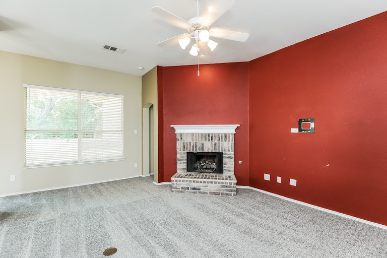 Photo 2 of 25 - 13308 Ridgepointe Rd, Fort Worth, TX 76244