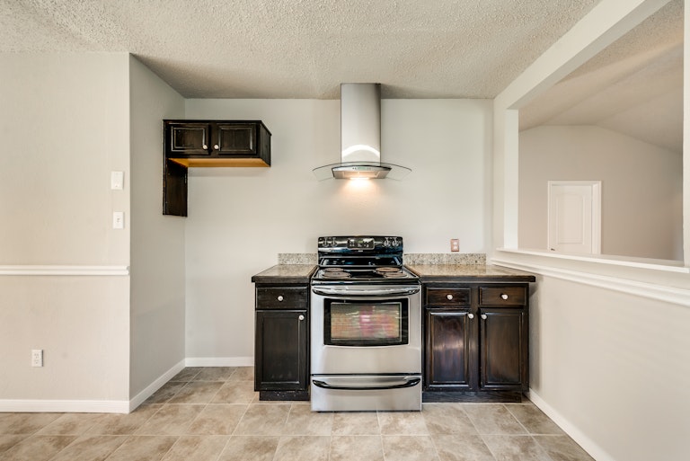 Photo 9 of 28 - 2039 Angelica Way, Dallas, TX 75217