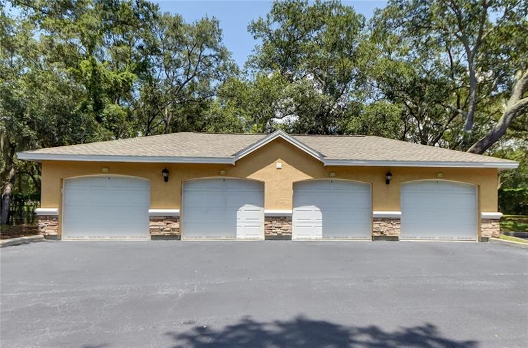 Photo 2 of 35 - 10103 Courtney Palms Blvd #202, Tampa, FL 33619