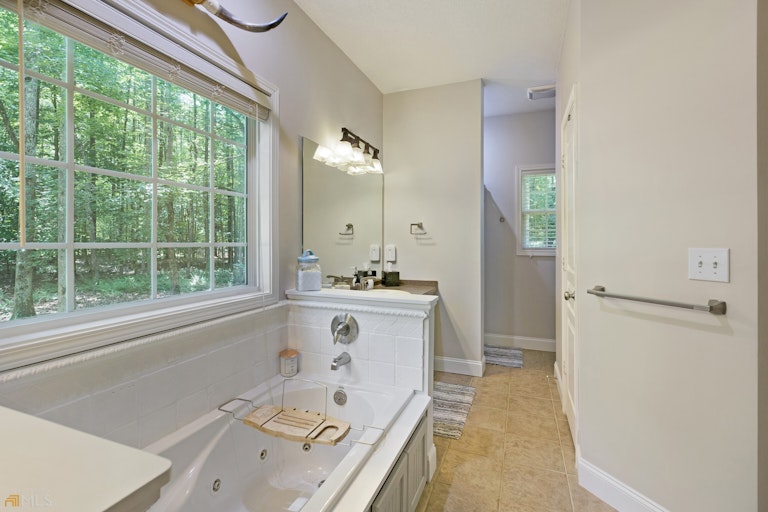 Photo 25 of 59 - 2550 Johnston Rd NW, Kennesaw, GA 30152