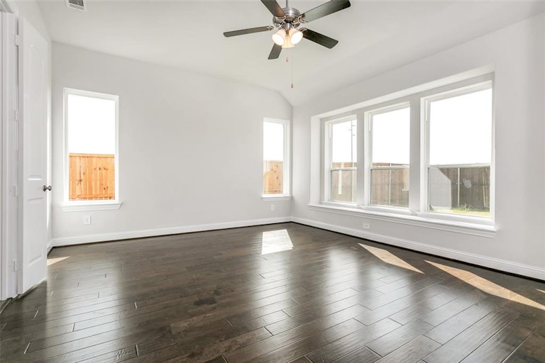 Photo 18 of 37 - 521 Rock Rose Ln, Wylie, TX 75098