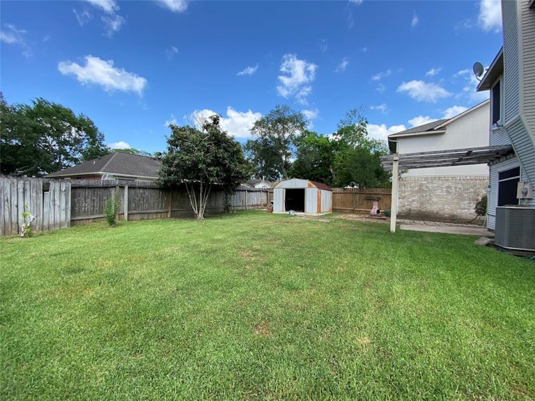 Photo 23 of 23 - 4703 Saint Lawrence Dr, Friendswood, TX 77546