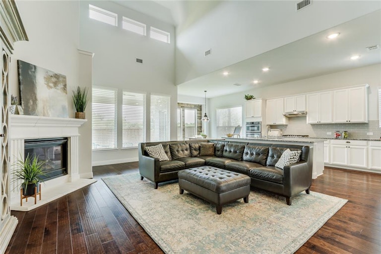 Photo 9 of 35 - 4009 Oyster Creek Ct, Prosper, TX 75078