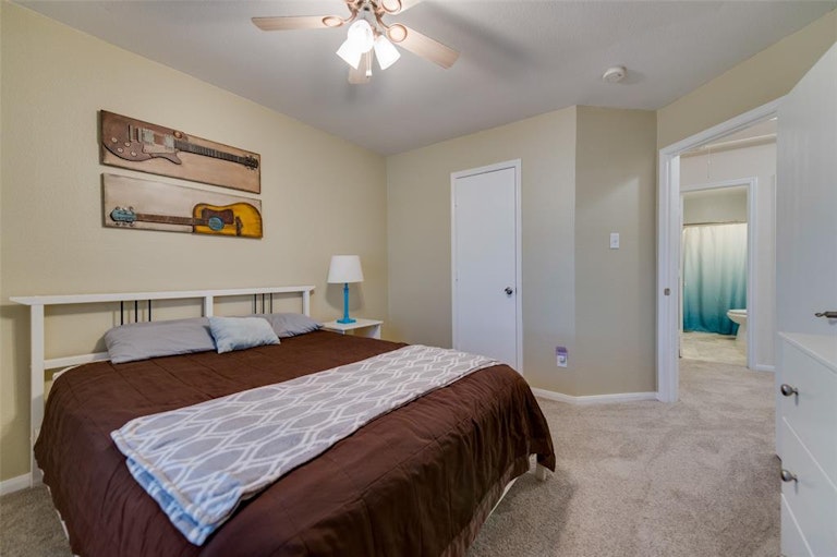 Photo 25 of 40 - 8801 Clearlake Dr, Rowlett, TX 75088
