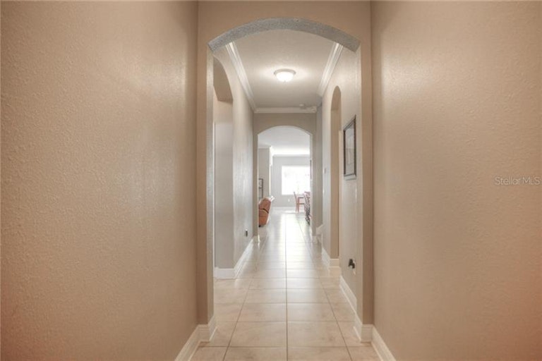 Photo 11 of 25 - 541 Westchester Hills Ln, Valrico, FL 33594