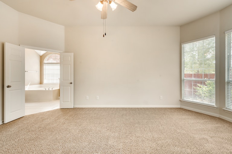 Photo 18 of 28 - 6855 Lagoon Dr, Grand Prairie, TX 75054