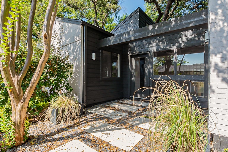 Photo 26 of 28 - 7050 Gaston Ave, Dallas, TX 75214