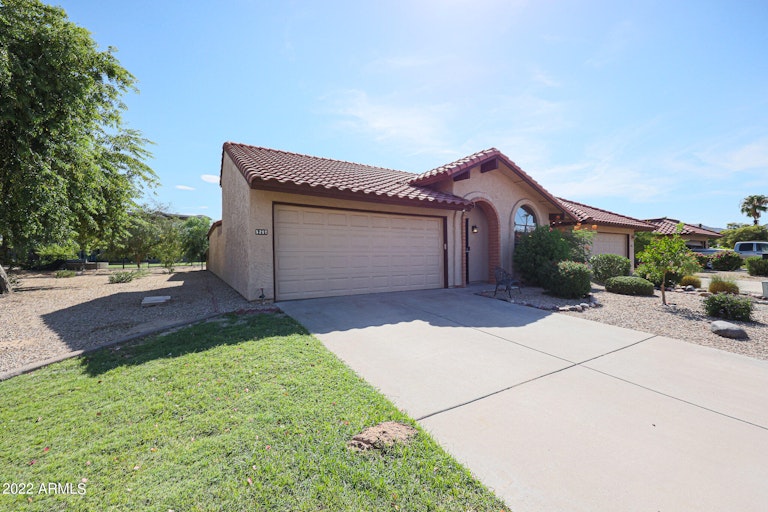 Photo 8 of 38 - 5207 E Half Moon Dr, Phoenix, AZ 85044