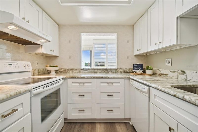 Photo 6 of 45 - 1 Windrush Blvd #5, Indian Rocks Beach, FL 33785