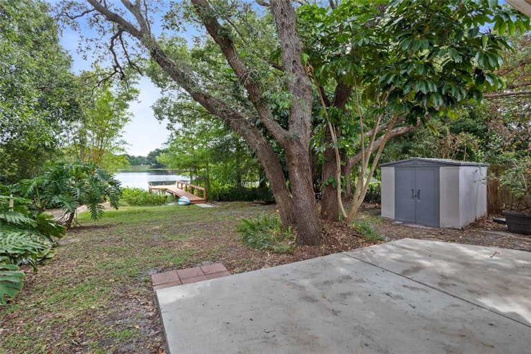 Photo 12 of 38 - 1207 Falcon Dr, Orlando, FL 32803