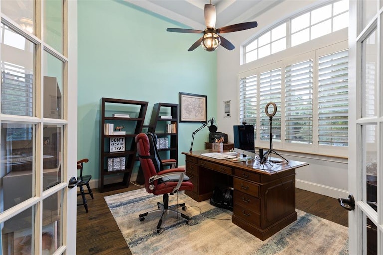 Photo 7 of 40 - 1041 Wagner Way, Lantana, TX 76226
