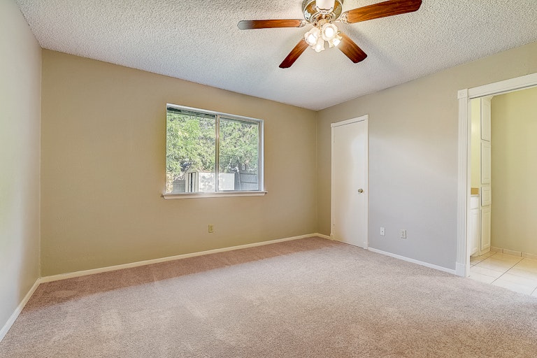 Photo 19 of 42 - 7517 Evergreen Dr, Watauga, TX 76148