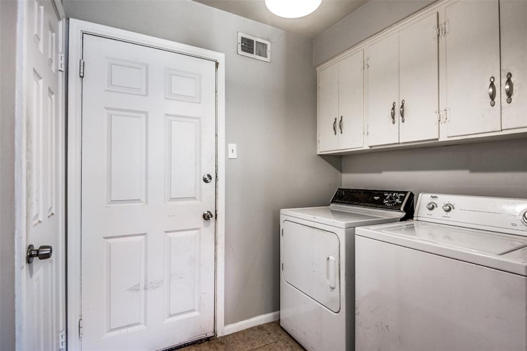 Photo 12 of 25 - 6845 Winchester St, Dallas, TX 75231