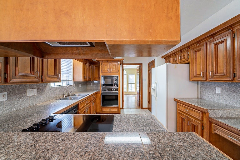 Photo 8 of 37 - 5522 Lone Cedar Dr, Kingwood, TX 77345