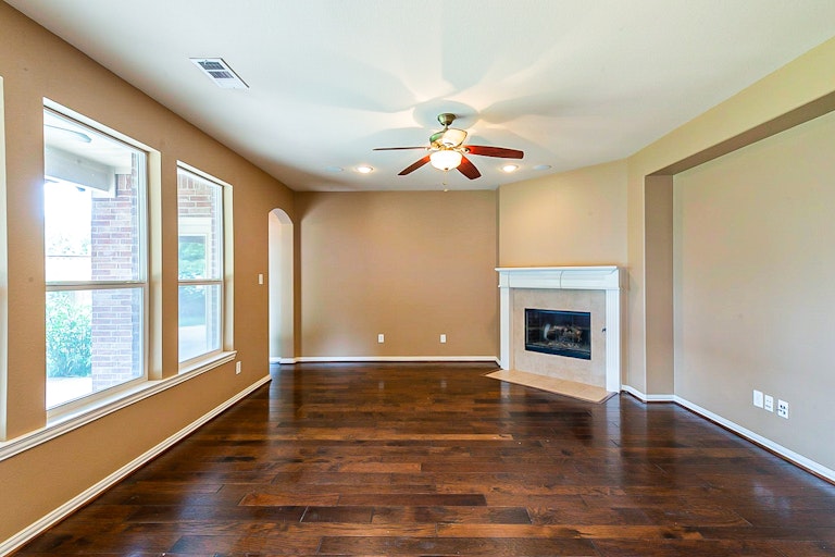 Photo 5 of 27 - 2612 Powderhorn Dr, Little Elm, TX 75068