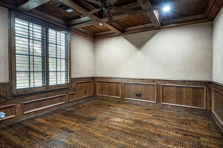 Photo 12 of 40 - 6624 Sondra Dr, Dallas, TX 75214