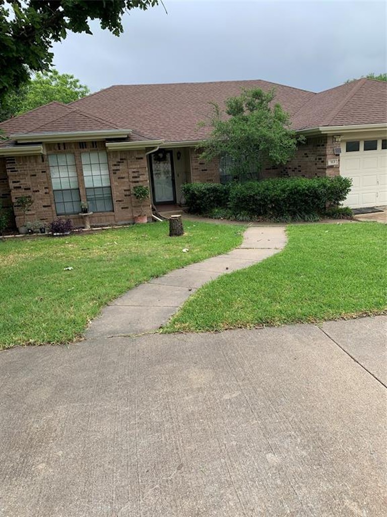 Photo 1 of 22 - 313 SW Alsbury Blvd, Burleson, TX 76028
