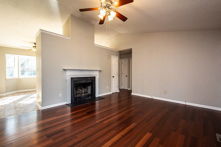 Photo 5 of 18 - 5428 New Oak St, Youngsville, NC 27596