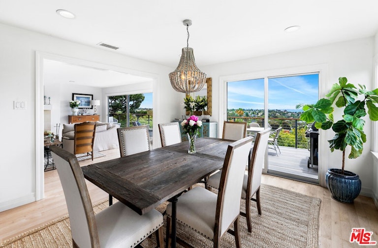 Photo 13 of 54 - 16656 Linda Ter, Pacific Palisades, CA 90272
